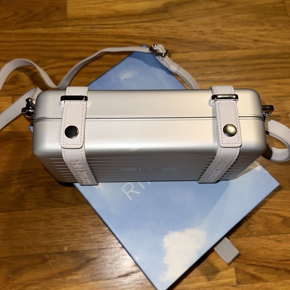 Christian Dior x Rimowa - Amenity Kit - Aluminum - Personal Utility Case Silver - Picture 4 of 16